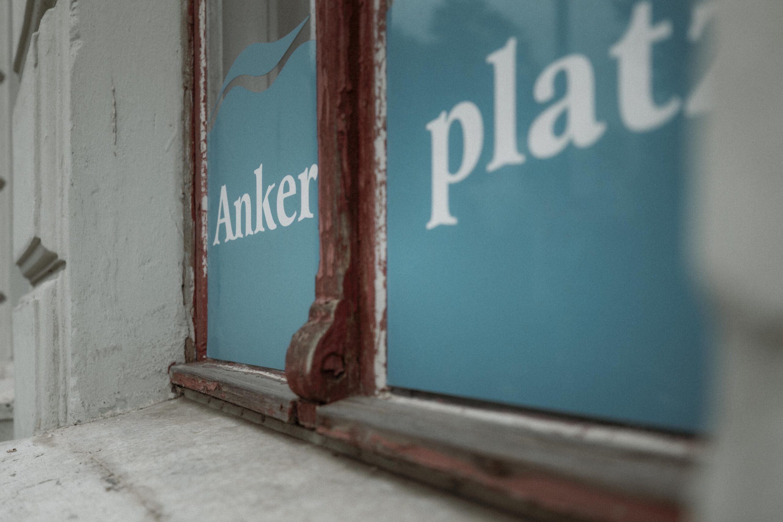 Zwischen Spiegelung und Verhüllung